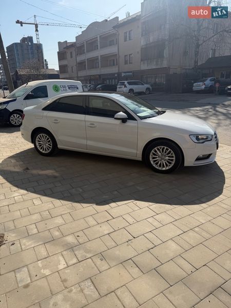 Седан Audi A3 2016 в Ужгороді