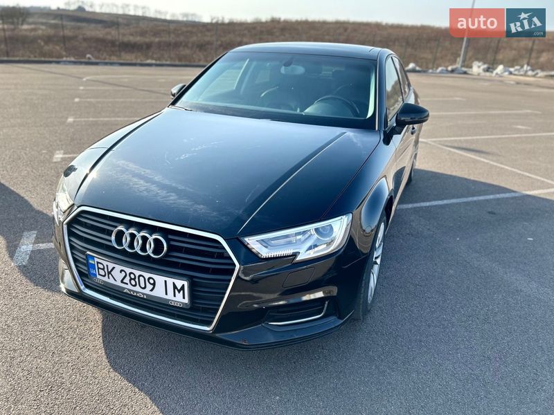 Седан Audi A3 2014 в Ровно