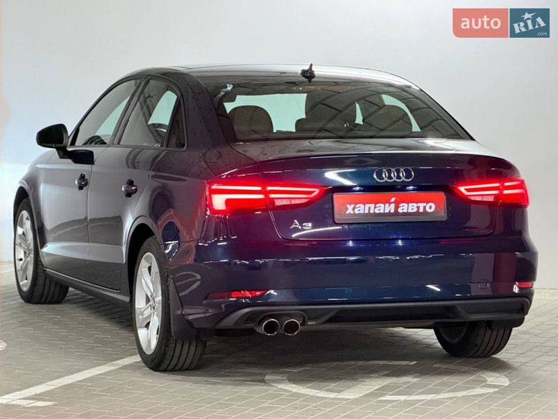 Седан Audi A3 2018 в Киеве