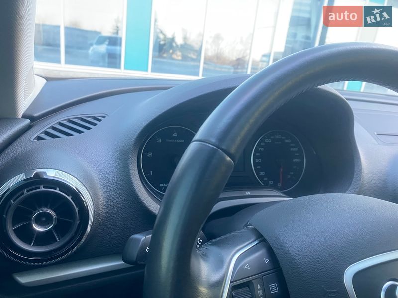 Седан Audi A3 2016 в Дніпрі