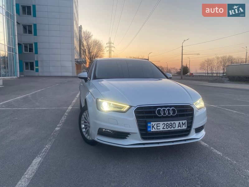 Седан Audi A3 2016 в Дніпрі