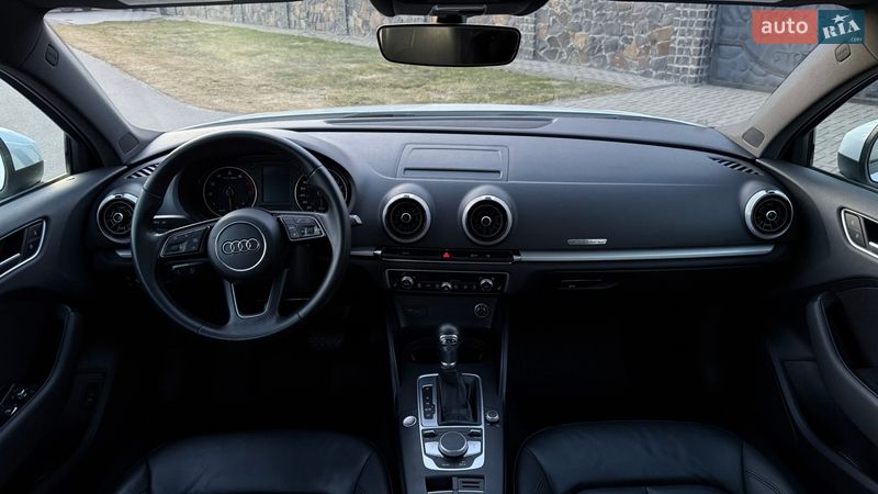 Седан Audi A3 2017 в Луцке