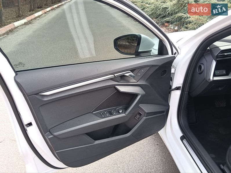 Седан Audi A3 2021 в Гатном