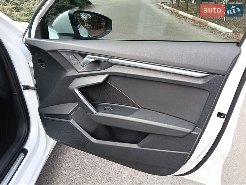 Седан Audi A3 2021 в Гатном