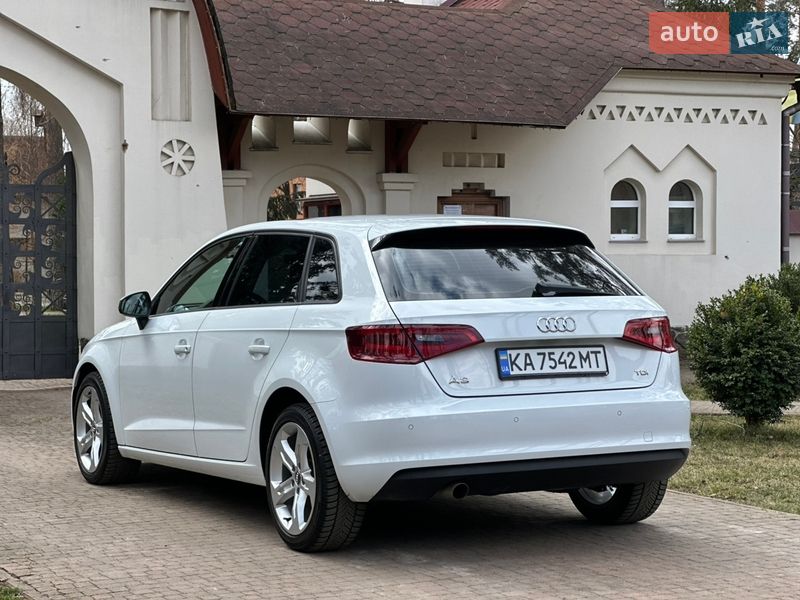 Хэтчбек Audi A3 2015 в Киеве
