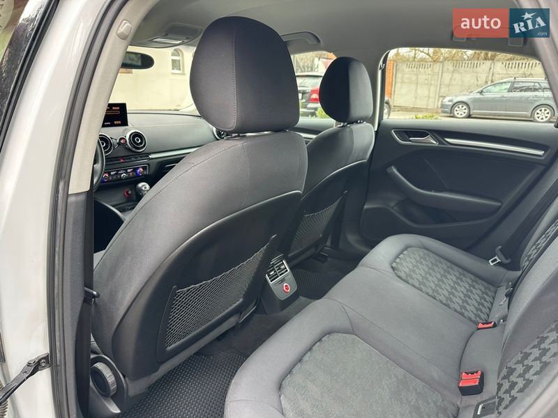 Седан Audi A3 2013 в Киеве