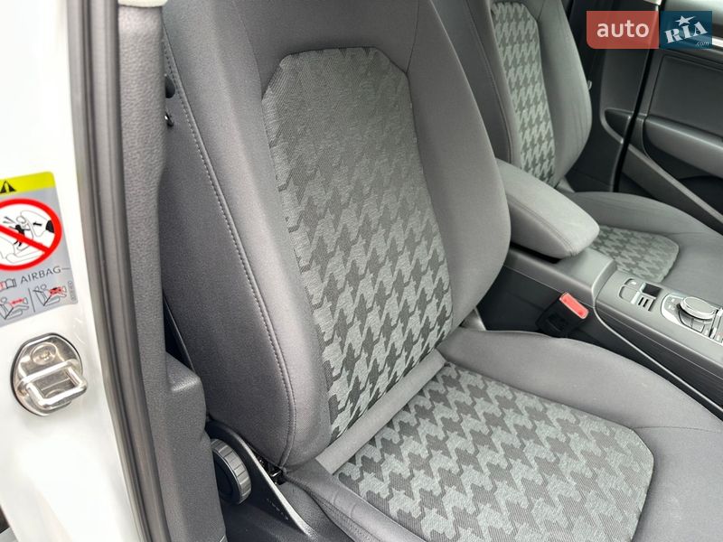 Седан Audi A3 2013 в Киеве