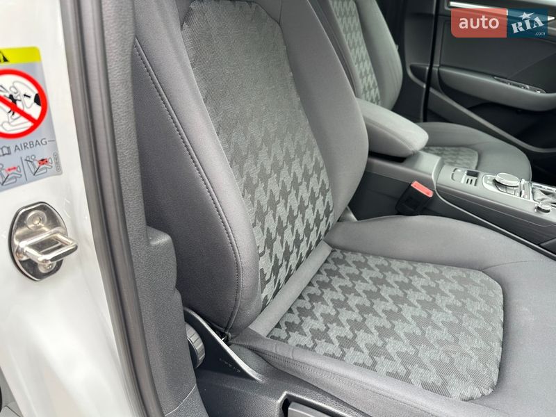 Седан Audi A3 2013 в Киеве