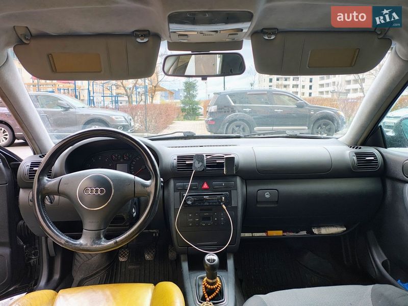 Хэтчбек Audi A3 2000 в Вишневом