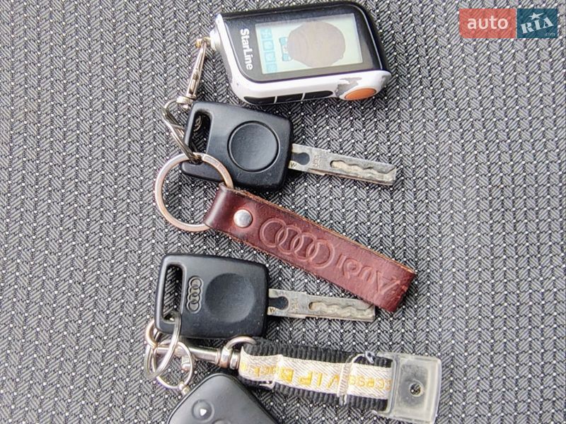 Хэтчбек Audi A3 2000 в Вишневом