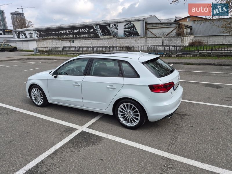 Хэтчбек Audi A3 2016 в Киеве