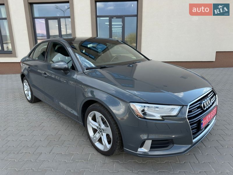 Седан Audi A3 2017 в Киеве