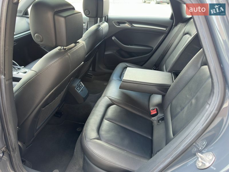 Седан Audi A3 2017 в Киеве