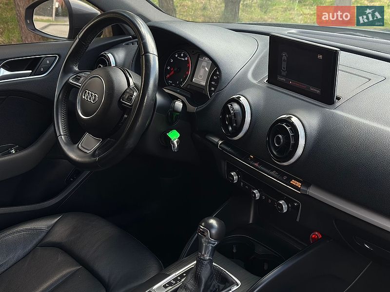 Седан Audi A3 2016 в Львові