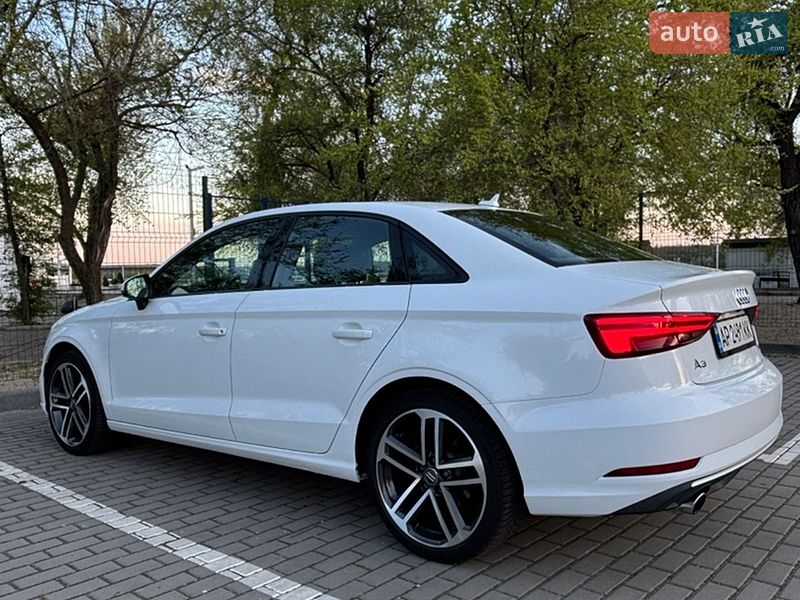Седан Audi A3 2017 в Запоріжжі