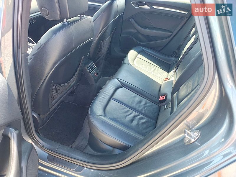 Седан Audi A3 2015 в Ровно