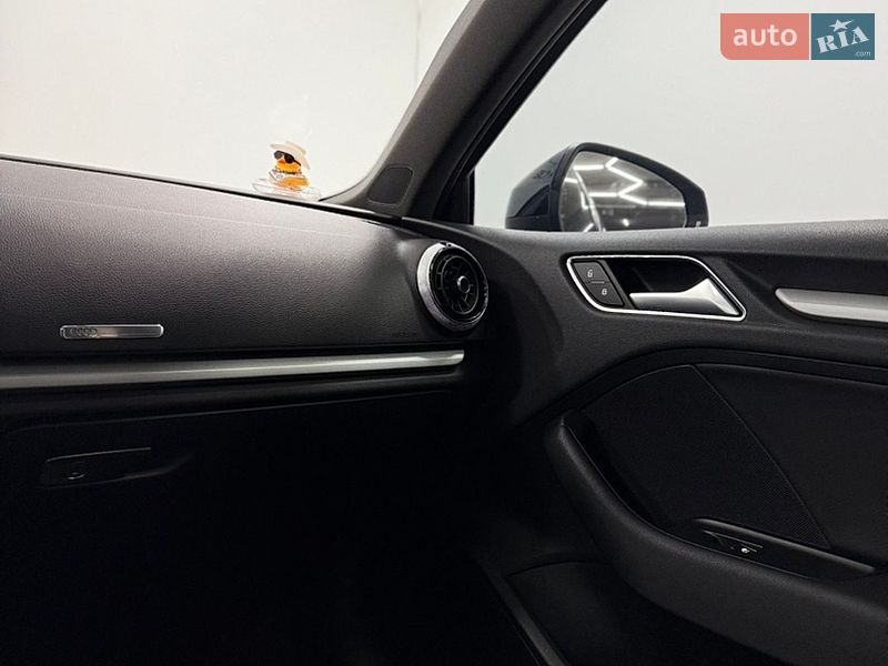 Седан Audi A3 2016 в Одессе