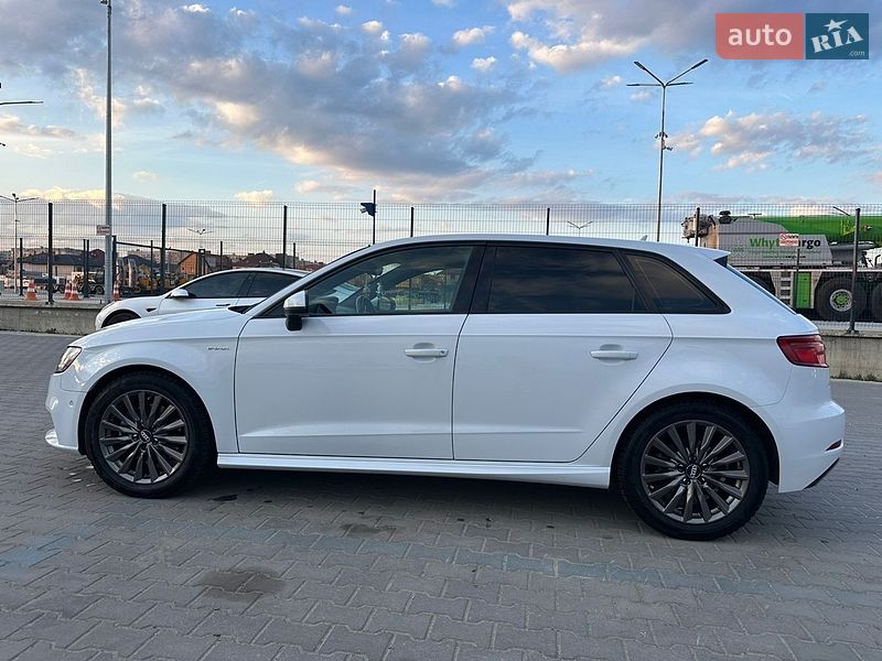 Хетчбек Audi A3 2016 в Чернівцях