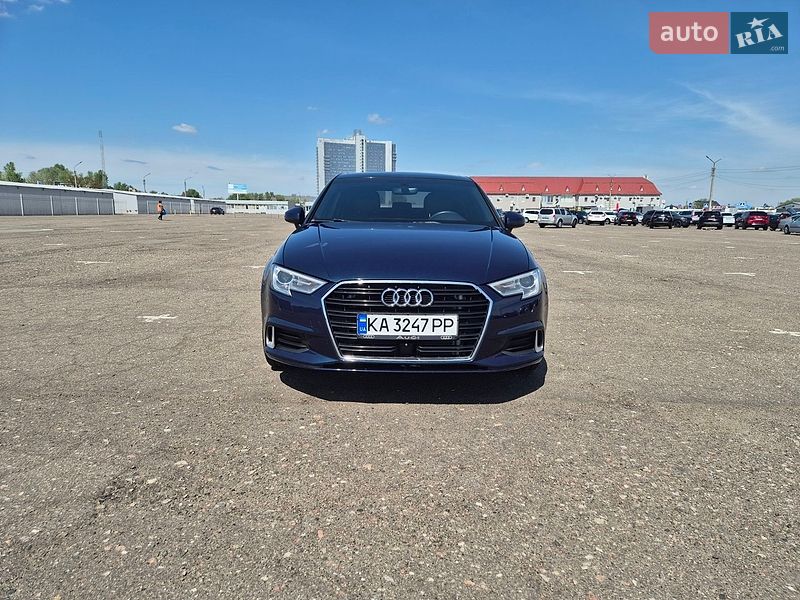 Седан Audi A3 2017 в Киеве