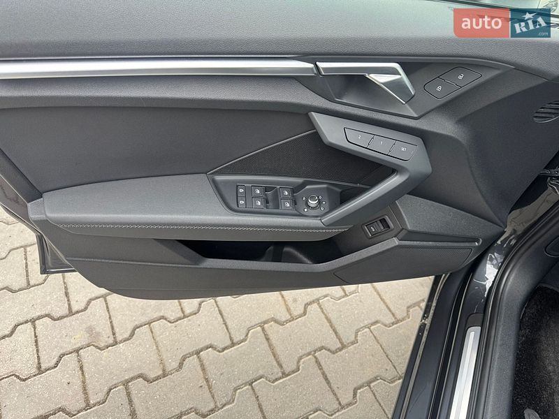 Седан Audi A3 2022 в Чернівцях