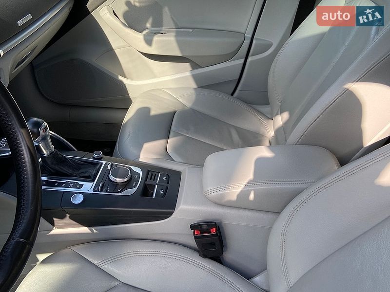 Седан Audi A3 2016 в Харькове