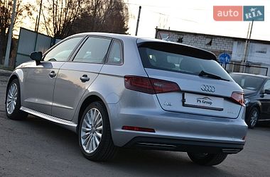 Хэтчбек Audi A3 2016 в Луцке