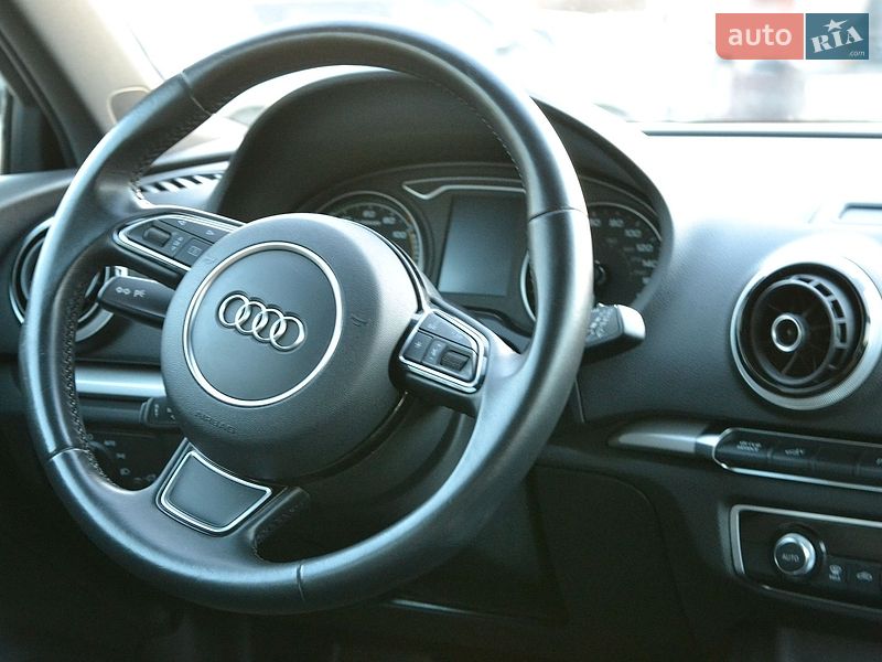 Хэтчбек Audi A3 2016 в Луцке