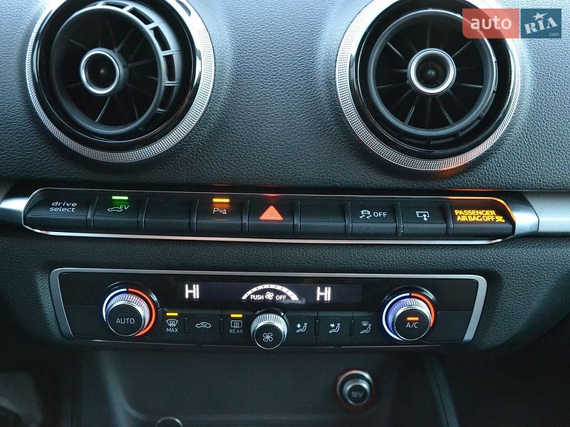 Хэтчбек Audi A3 2016 в Луцке