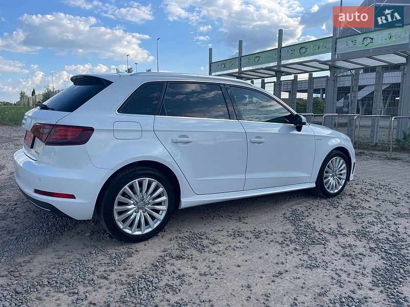 Хетчбек Audi A3 2016 в Львові