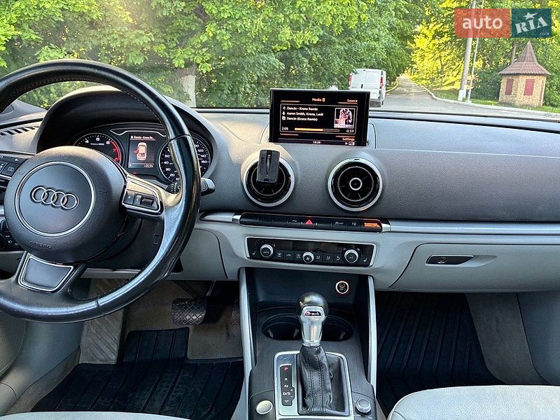 Седан Audi A3 2015 в Черновцах
