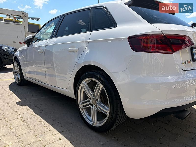 Хэтчбек Audi A3 2015 в Измаиле