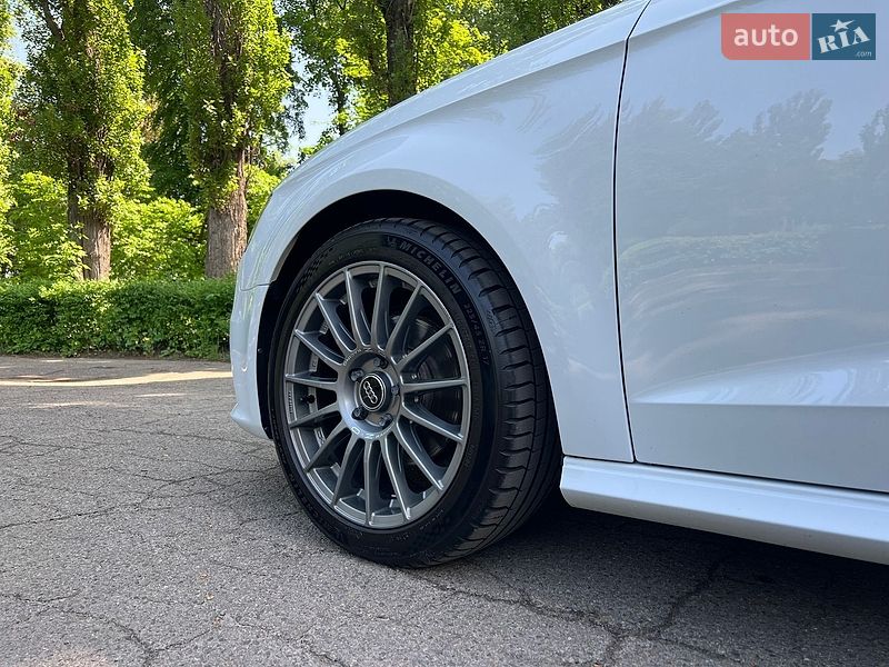 Хетчбек Audi A3 2016 в Києві
