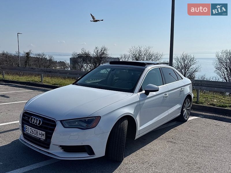 Седан Audi A3 2015 в Ромнах