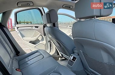 Седан Audi A3 2015 в Ромнах