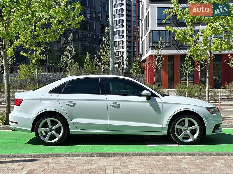 Седан Audi A3 2016 в Киеве