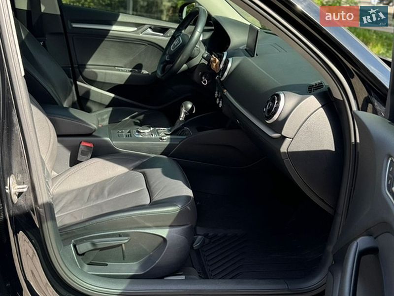 Седан Audi A3 2016 в Киеве