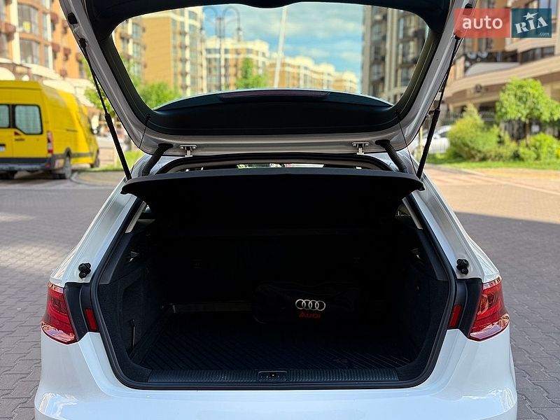 Хэтчбек Audi A3 2015 в Киеве