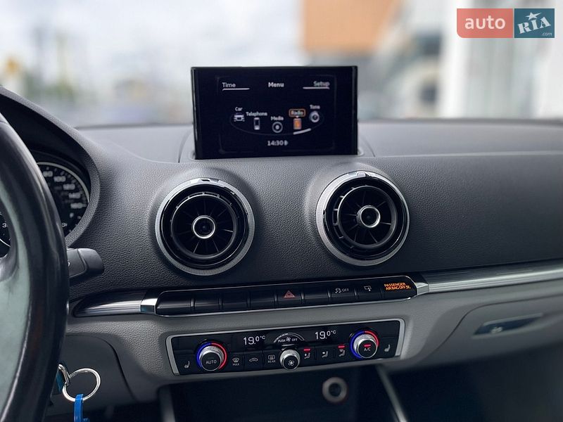 Седан Audi A3 2014 в Чернівцях