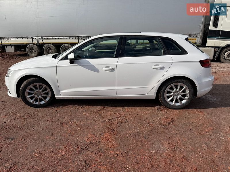 Хэтчбек Audi A3 2015 в Львове