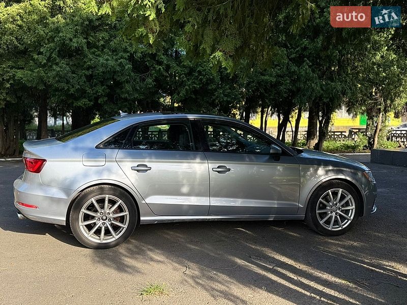 Седан Audi A3 2015 в Гайвороне