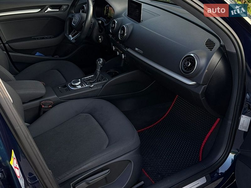 Седан Audi A3 2019 в Хусті
