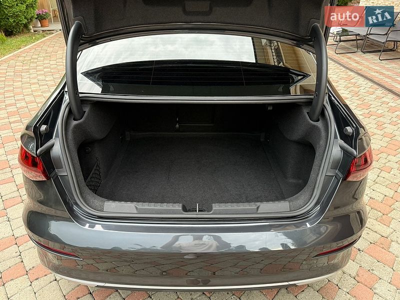 Седан Audi A3 2022 в Чернівцях