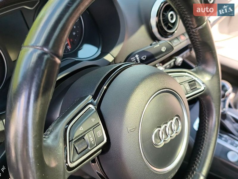 Седан Audi A3 2015 в Николаеве