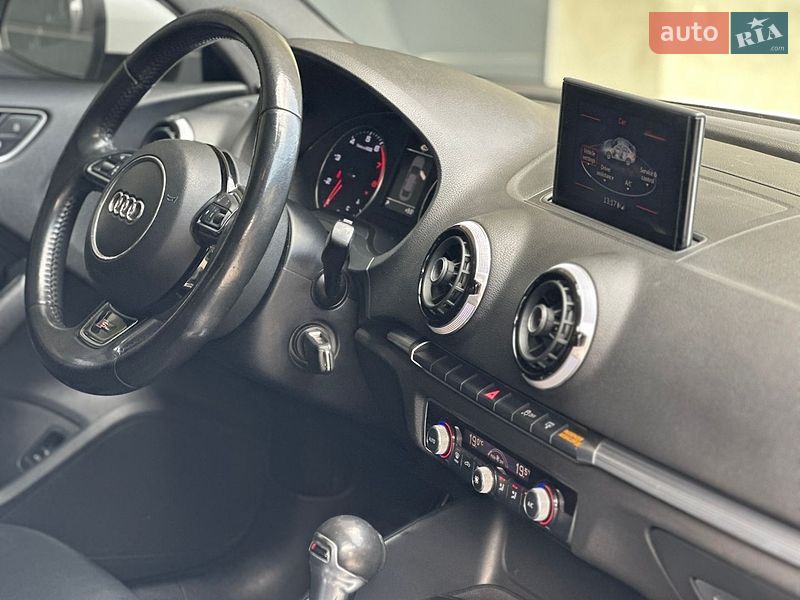 Седан Audi A3 2015 в Дрогобичі