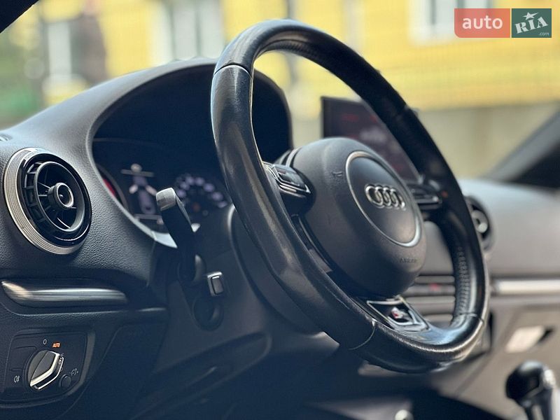Седан Audi A3 2015 в Дрогобичі