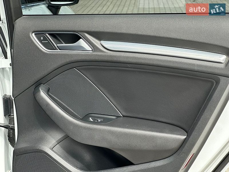 Седан Audi A3 2015 в Дрогобичі
