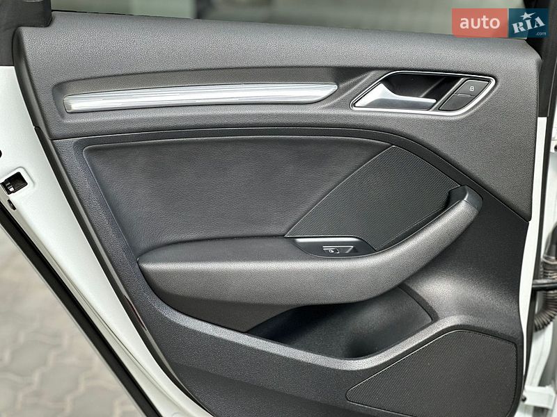 Седан Audi A3 2015 в Дрогобичі