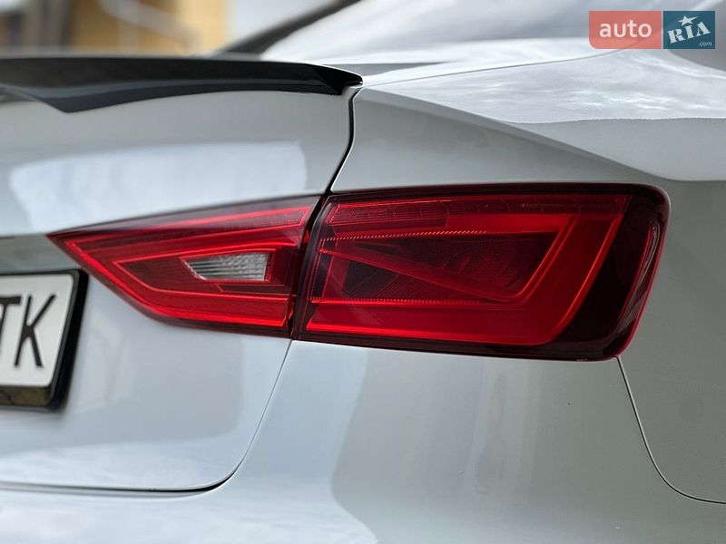 Седан Audi A3 2015 в Дрогобичі
