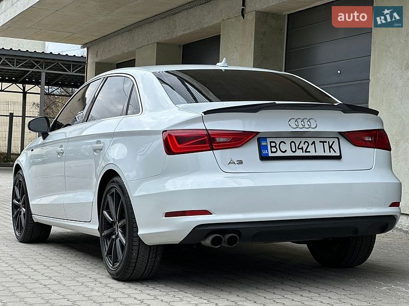 Седан Audi A3 2015 в Дрогобичі