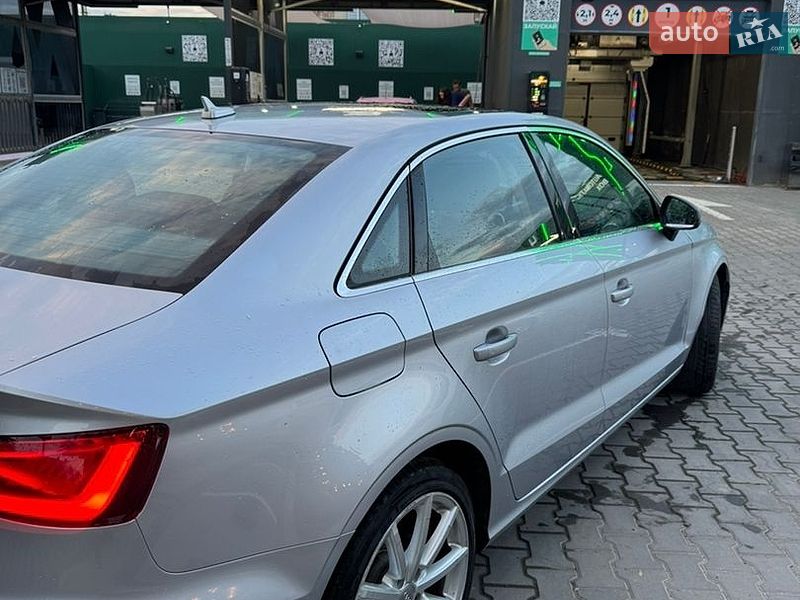 Седан Audi A3 2015 в Чернівцях
